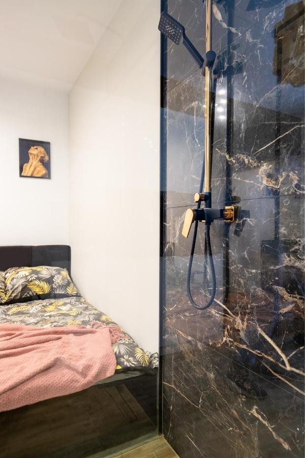 Wyjatkowy Apartament Z Prysznicem Posrodku Na Wyjatkowe Wieczory - Dostep Na Kod, Parking Lodz  Luaran gambar